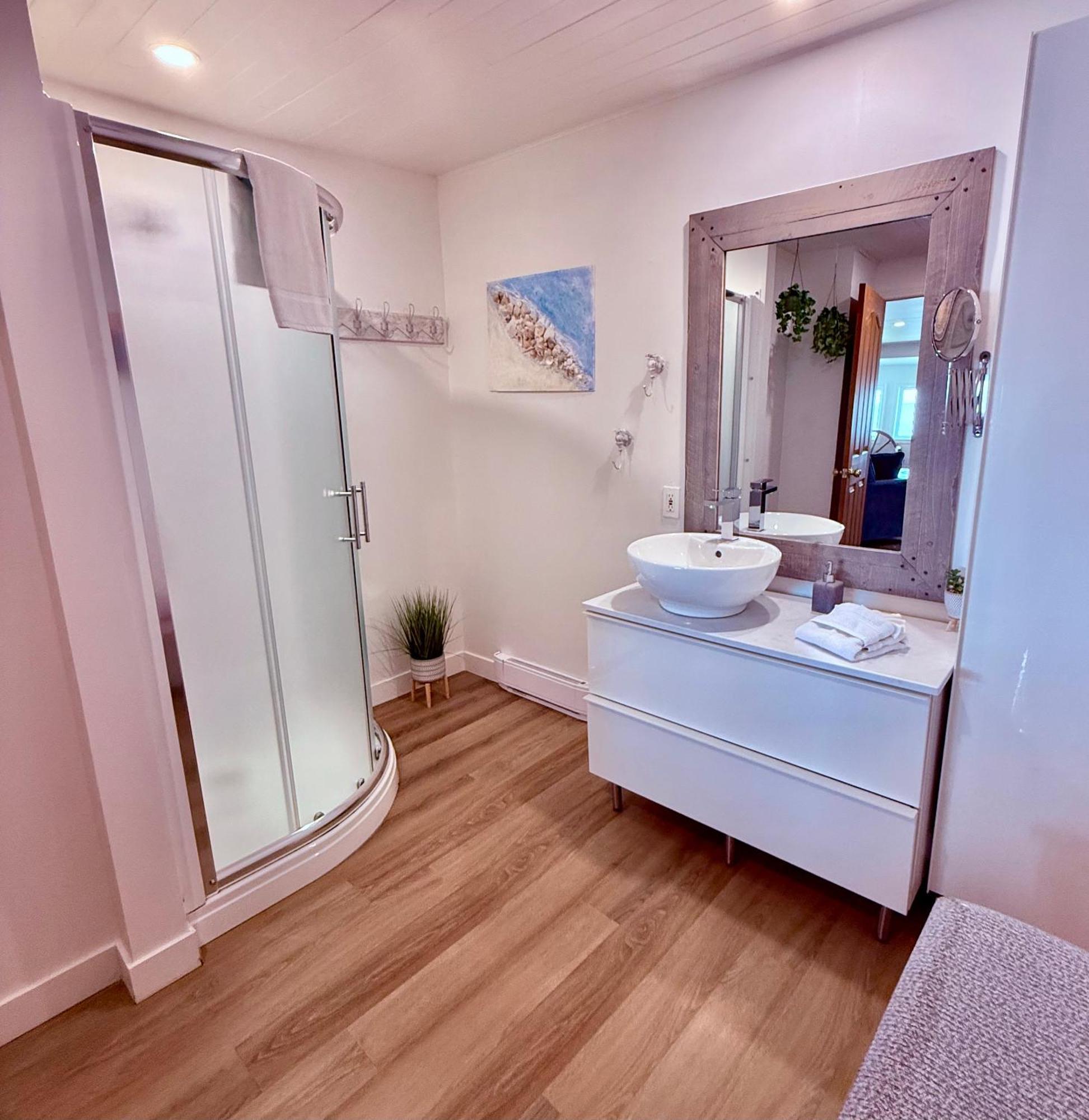 L'Appat Buvette Et Couchette De Sainte-Luce - Appartements De Vacances Modernes, Calmes Et Ressourcant Sur Le Fleuve מראה חיצוני תמונה
